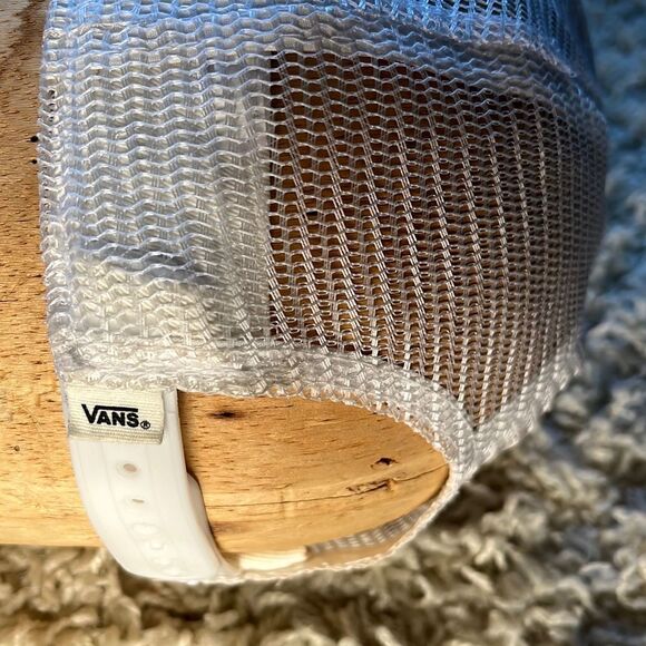Vans Off the Wall Off To The Beach Mesh Trucker Hat - Picture 8 of 13